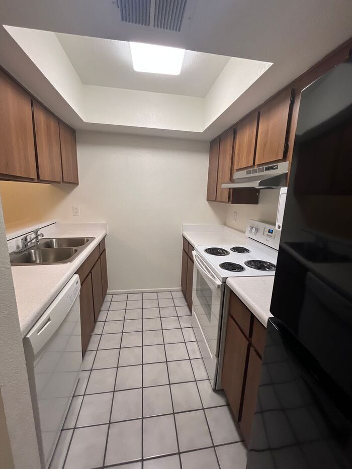 Building Photo - 1201 S McClintock Dr