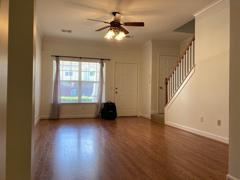 Living room - 3535 Bell Rd