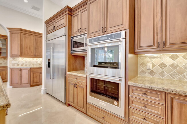 Building Photo - 953 Banyan Dr
