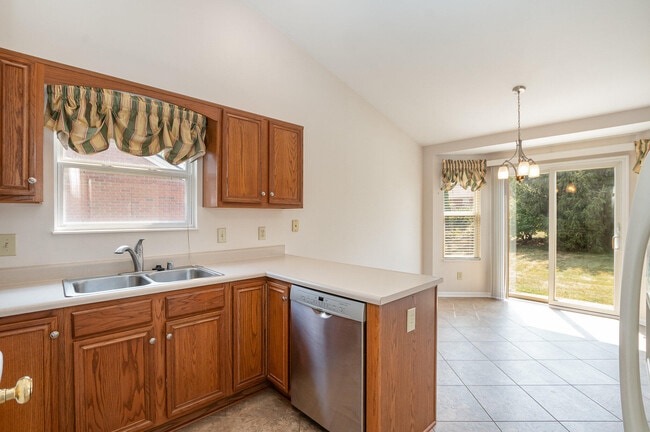 Building Photo - 7393 Maybury Ct