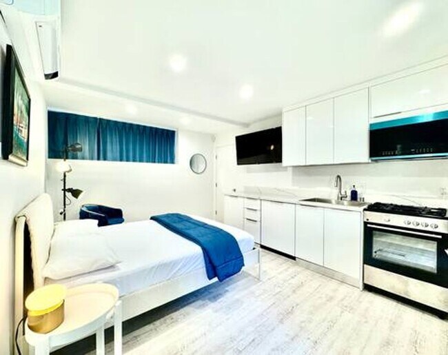 Primary Photo - Stunning Ocean Front Location