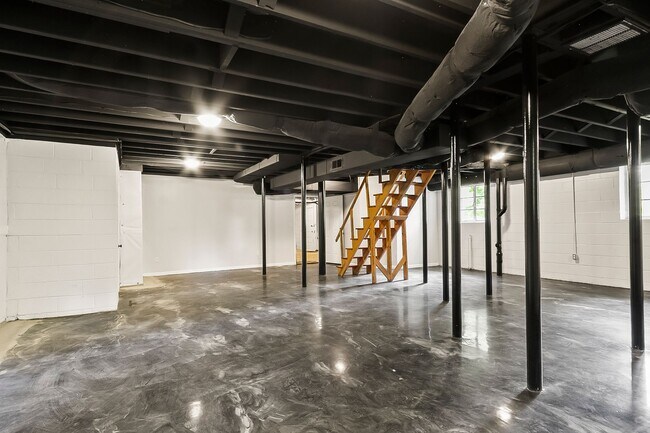Building Photo - 3 Hickory Ln