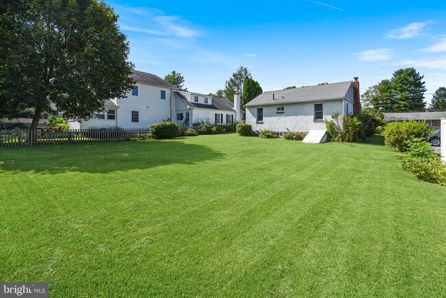 Building Photo - 115 Locust St