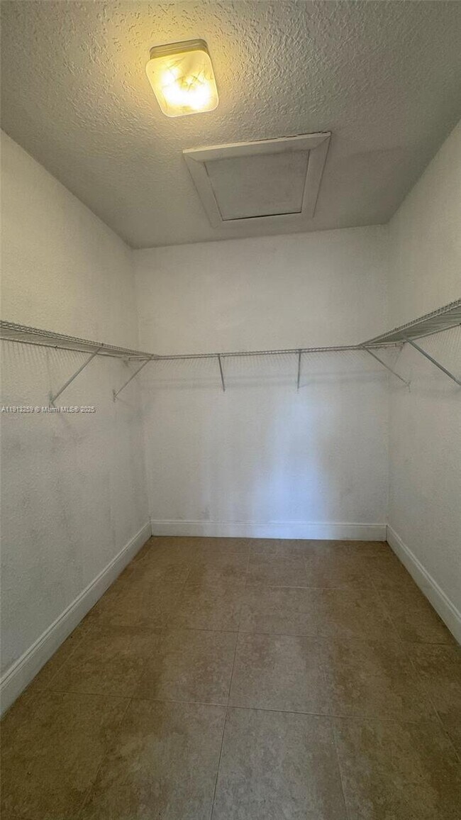 Building Photo - 7320 NW 85th Ct