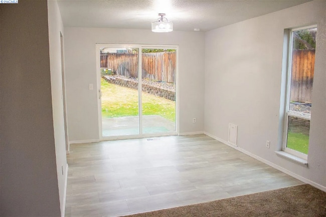 Building Photo - 1109 W 14th Ave