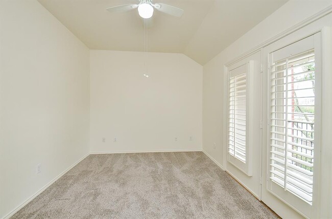 Building Photo - 3027 N Heights Hollow Ln