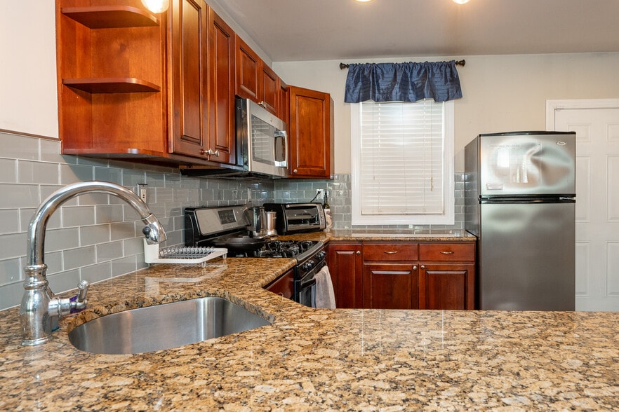 Building Photo - 2747 Harper St