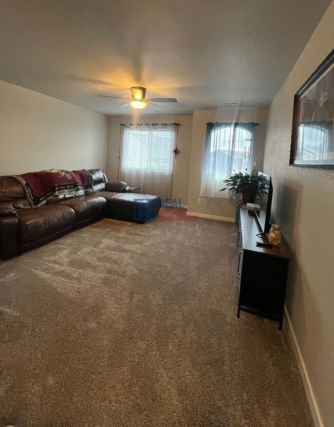 Building Photo - 420 Ryan Ave