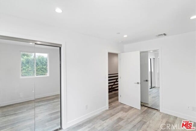 Building Photo - 5643 Willowcrest Ave