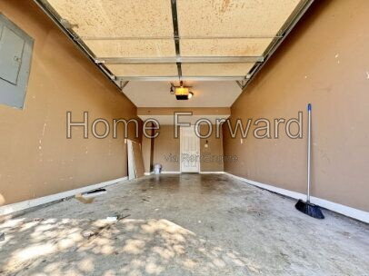 Building Photo - 216 Bass Pond Glen Dr