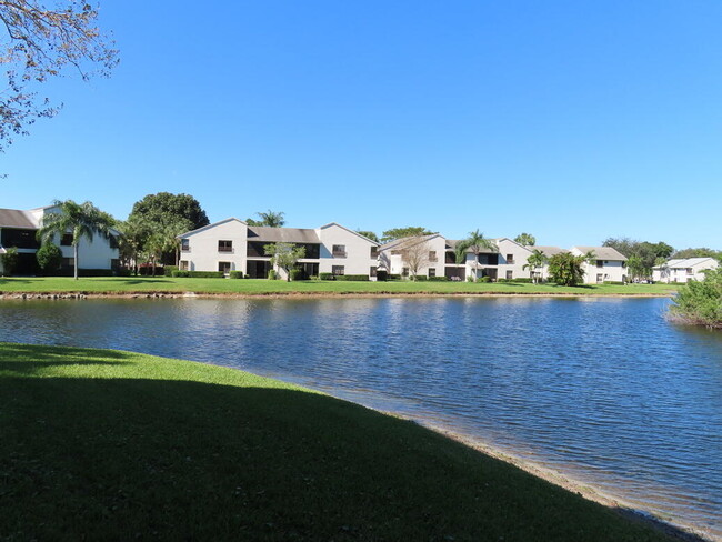 Building Photo - 2659 Carambola Cir N