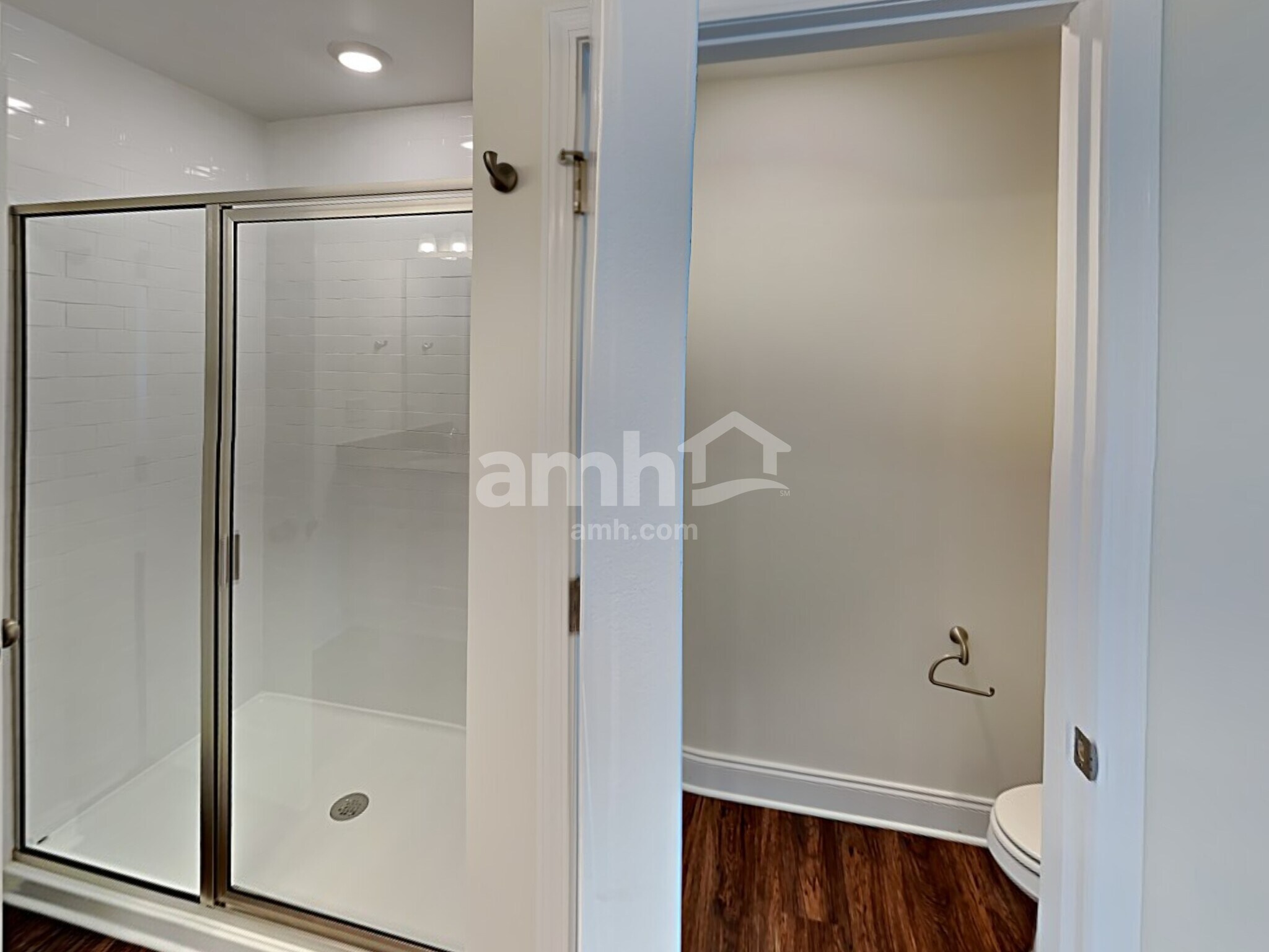 Building Photo - 1320 Lomond Dr