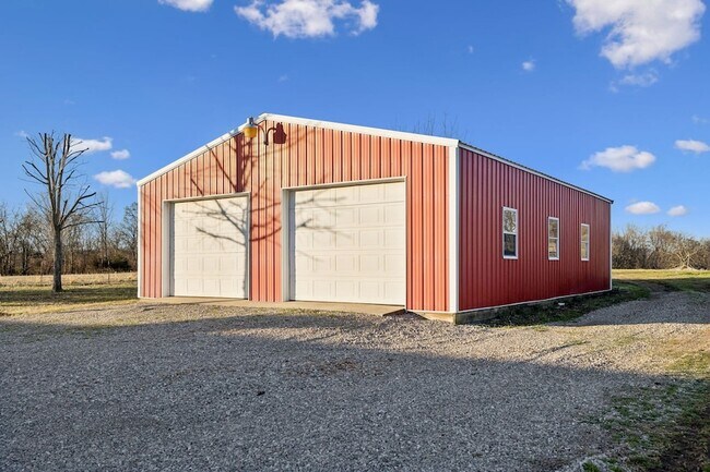 Building Photo - 353 Branham Mill Rd