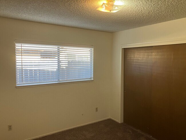 Building Photo - thornton2809 - 5.4/0/0 - R