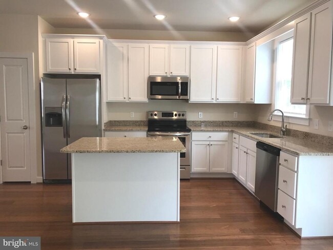 Building Photo - 80 Andrews Pl