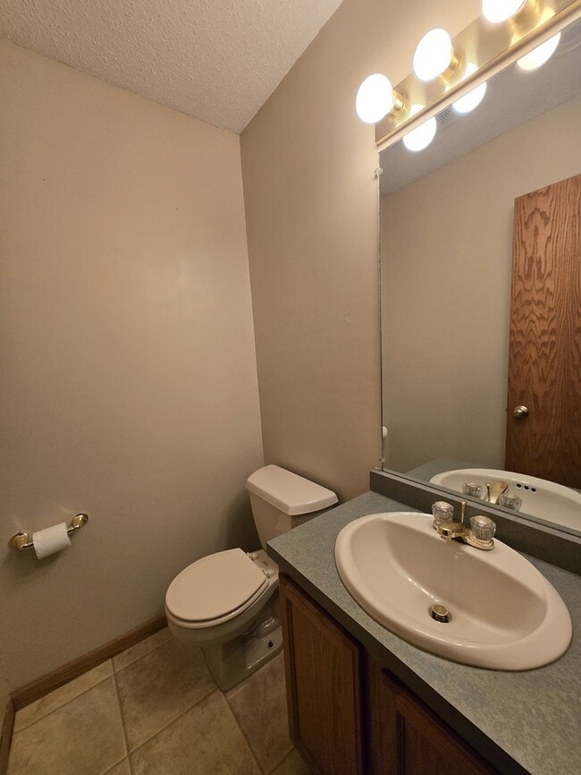 Building Photo - 2521 S 40th St