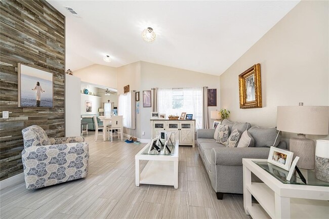 Building Photo - 702 Via Bianca Dr