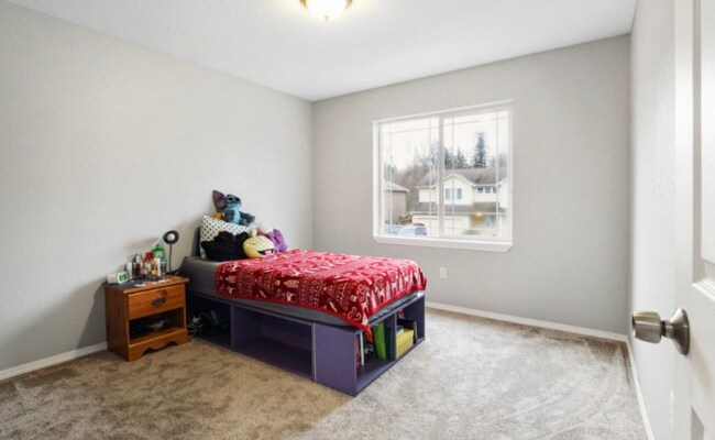 Building Photo - Beautiful 3 BD- 2.5BA Home in Spanaway!