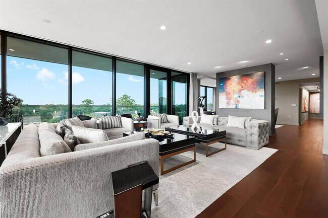 Building Photo - 3433 Westheimer Rd