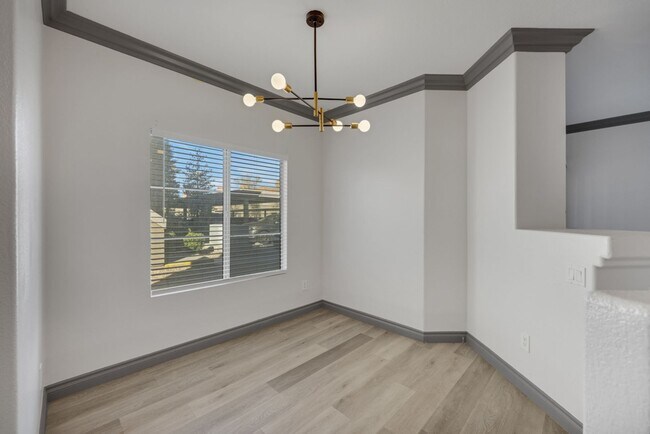 Building Photo - Gorgeous highly upgraded 2 bedroom condo