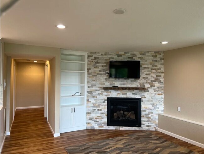 Building Photo - 29530 1st Ave S