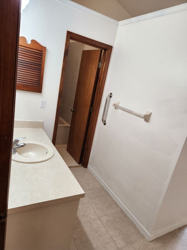 Building Photo - 818-817 7 Gables Cir SE