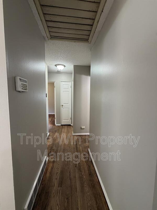 Building Photo - 675 Lilac Dr