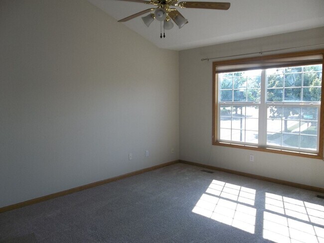 Building Photo - Comfort & Space in Fort Collins – 5BR Home...