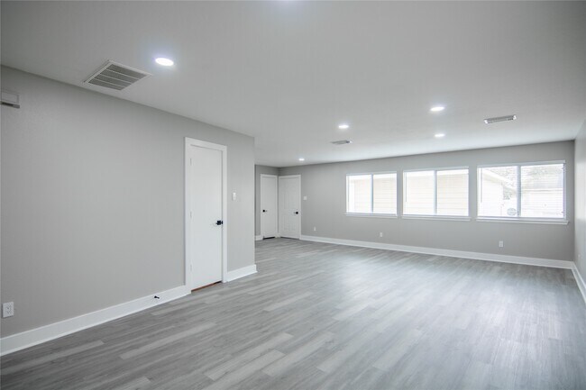 Building Photo - 20911 Young Meadows Way