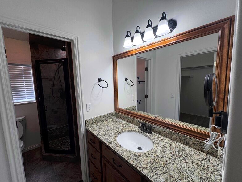 Building Photo - 8004 S Old Barn Dr