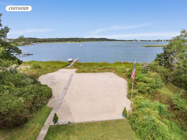 Building Photo - 237 Noyack Rd