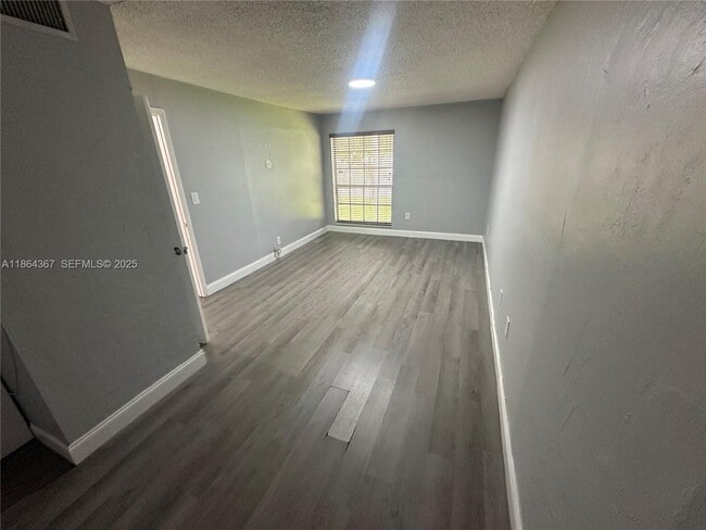 Building Photo - 7200 Fairway Dr