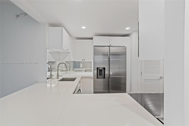 Building Photo - 555 NE 34th St
