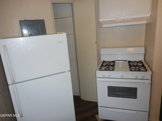 Building Photo - 701 W Yandell Dr