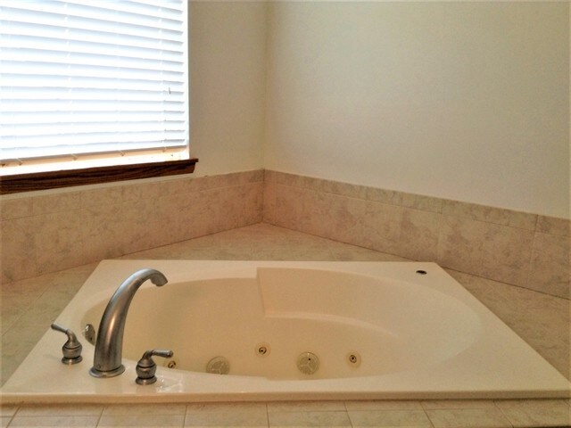 Building Photo - 16200 Carlow Cir