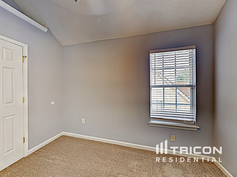 Building Photo - 6030 Crooked Creek Dr.