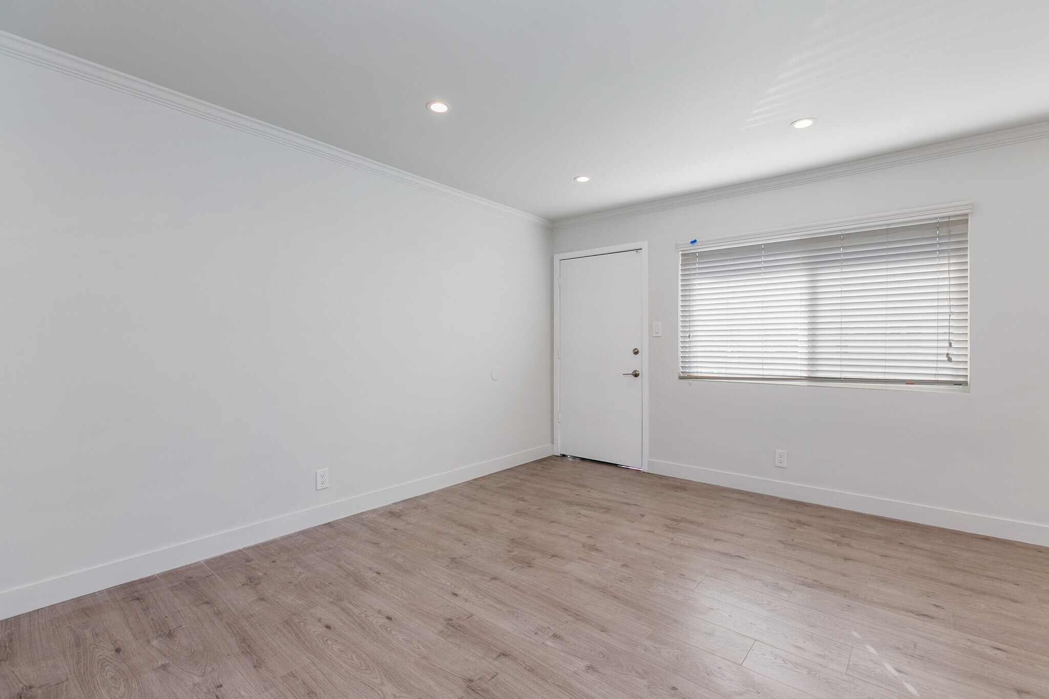 Building Photo - 2895 W 11th St