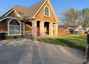 Building Photo - 2351 Longhorn St