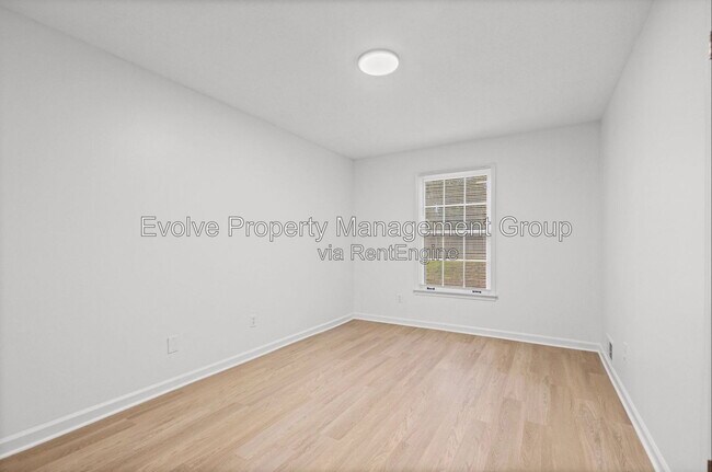 Building Photo - 3085 Circle Gate Dr