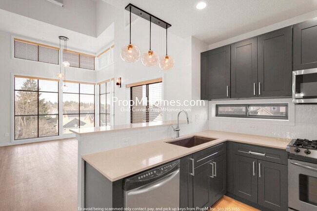 Building Photo - Updated Two Level Condo in the Heart of Do...