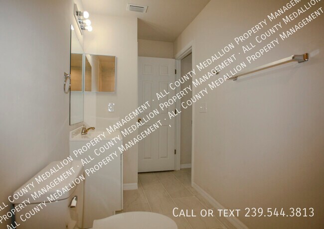 Building Photo - 1309 SE 8th Pl