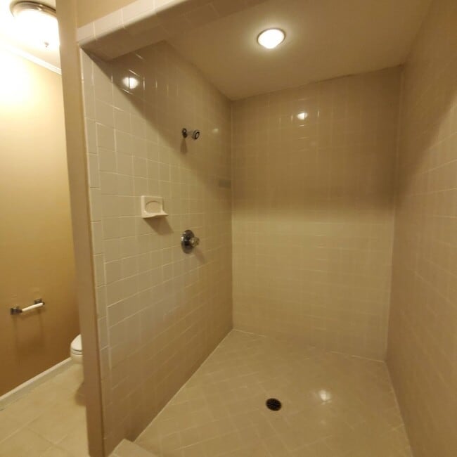 Building Photo - Spacious 3-Bedroom Home with Fireplace, an...