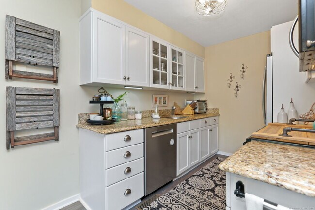 Building Photo - 101 Grove St