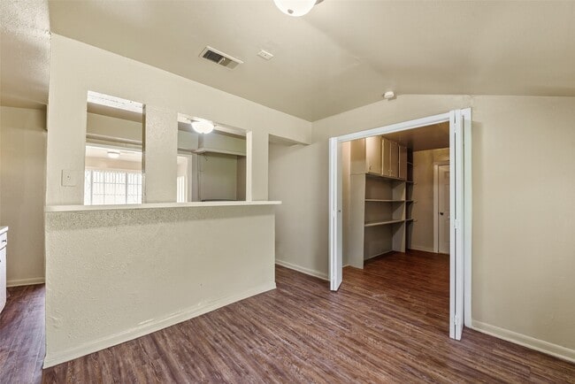 Building Photo - 5503 S Acres Dr