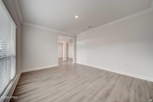 Building Photo - 204 Martingale Lp