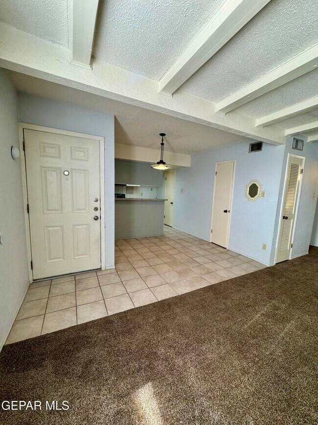 Building Photo - 6201 Escondido Dr