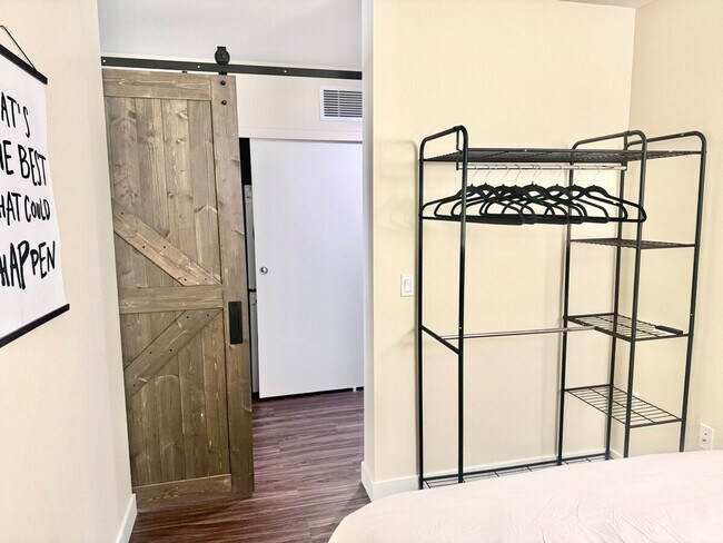 Building Photo - 11011 NE 9th St