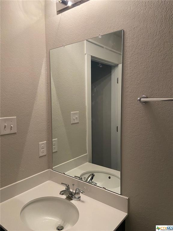 Building Photo - 17102B Carmel Cricket Dr