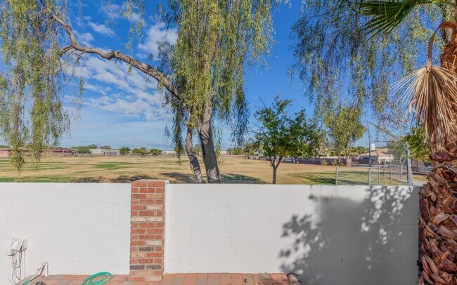 Building Photo - 3 BR 2.5 BA Glendale