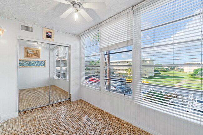 Building Photo - 2615 NE 1st Ct